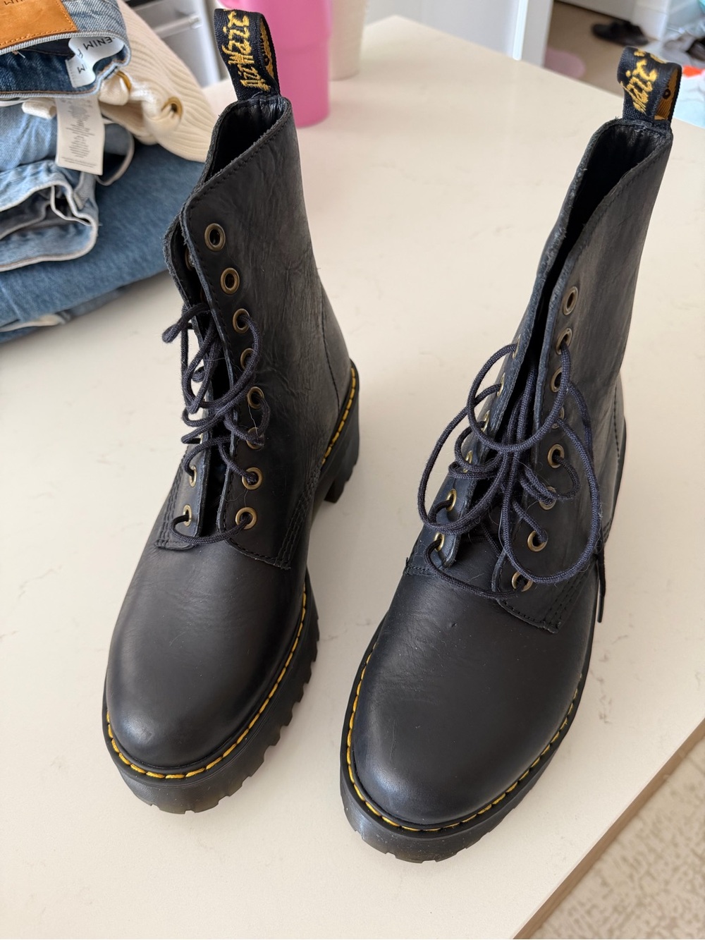 Black Leather dr Marten  Boots size 7 W